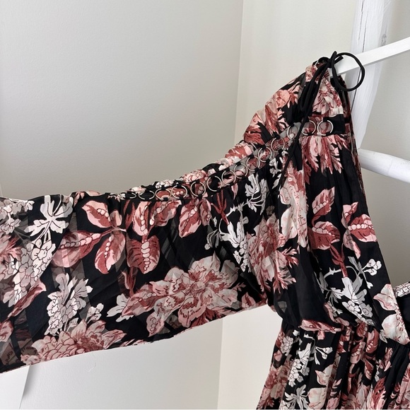 ASOS DESIGN satin stripe blouson mini dress with T ring detail in floral print - Picture 4 of 14